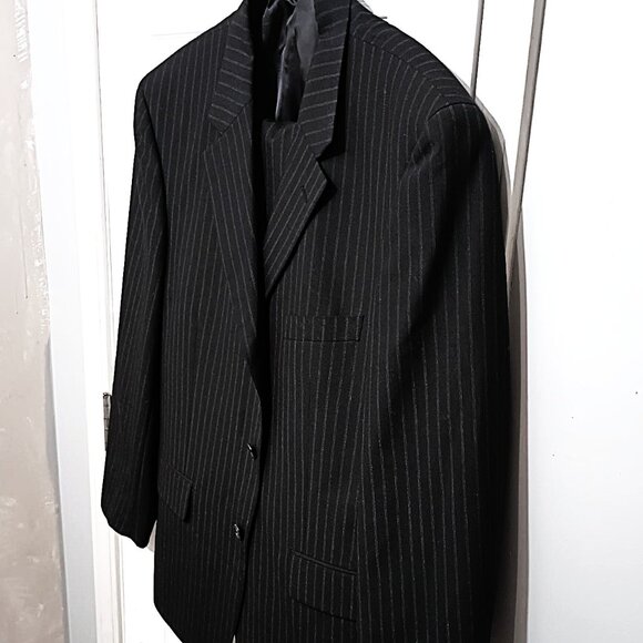 Enrico Gelini Men 2 Piece Dark Blue Pinstripe Suit 42S - Picture 1 of 16